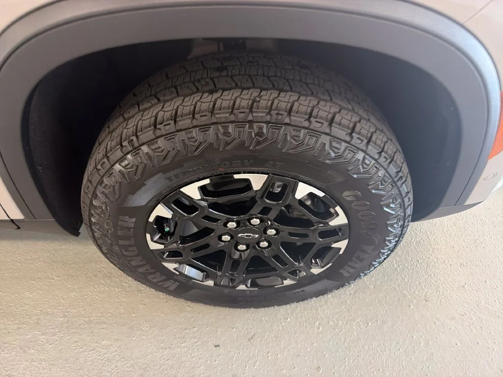 New 2027 Sandstone Gray Chevrolet Z71 image 4