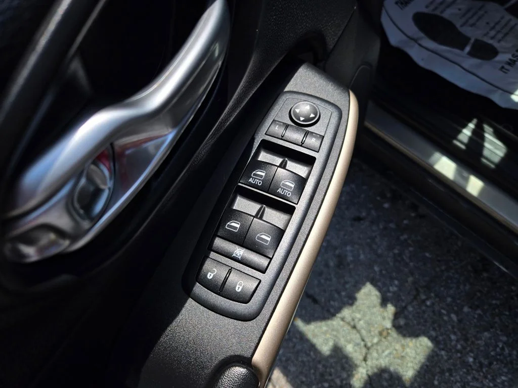 Used 2018 Beige Jeep Limited image 12