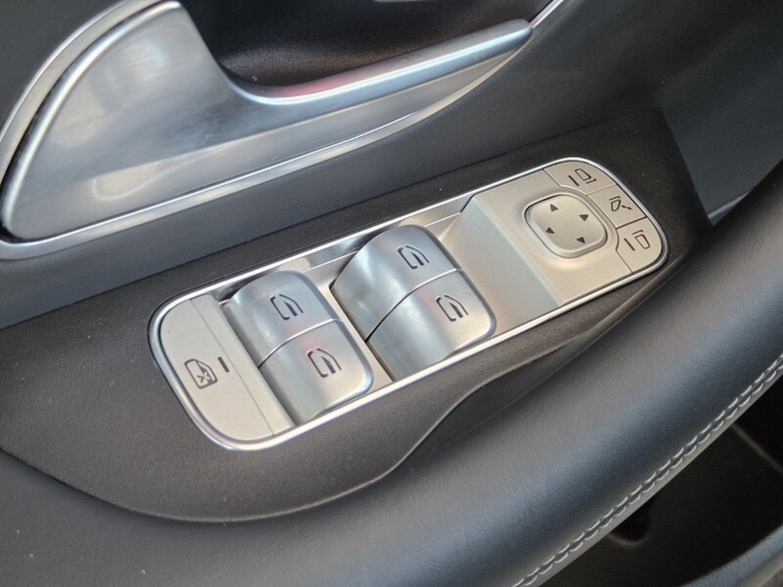 Certified Used 2024 MANUFAKTUR Diamond White Metallic Mercedes-Benz AMG® GLE 53 image 24