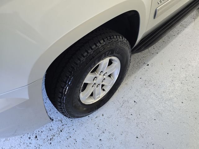 Used 2011 Silver GMC SLE image 9