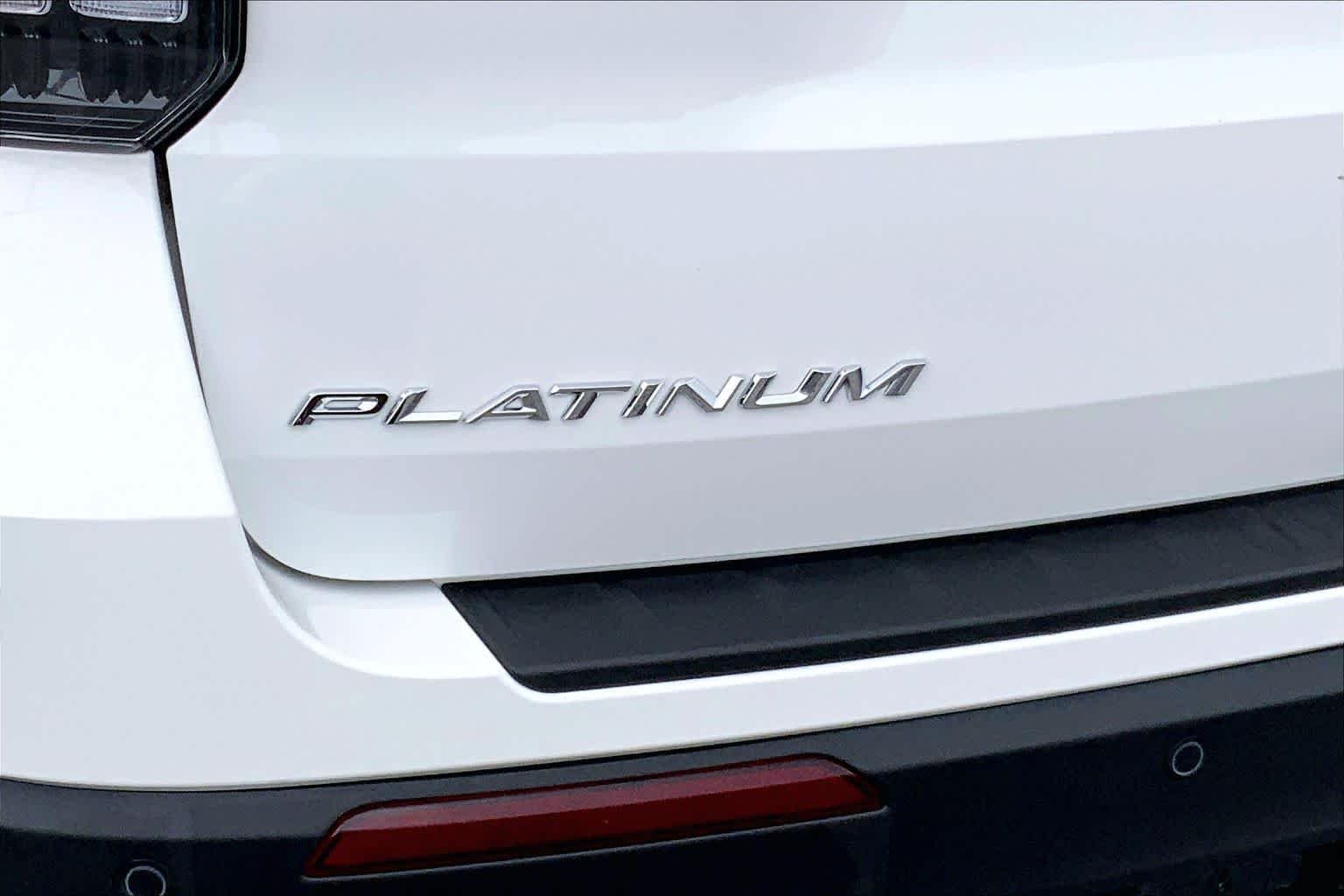 New 2026 Star White Metallic Tri-Coat Ford Platinum™ image 15