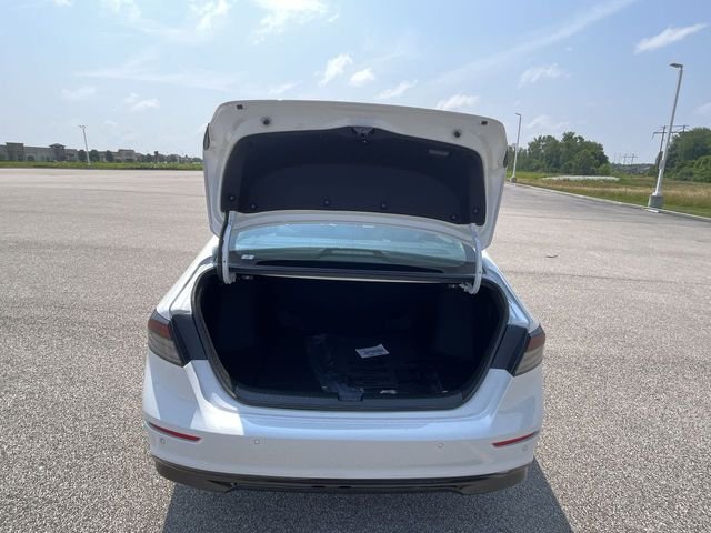 Used 2024 Platinum White Honda Touring image 31