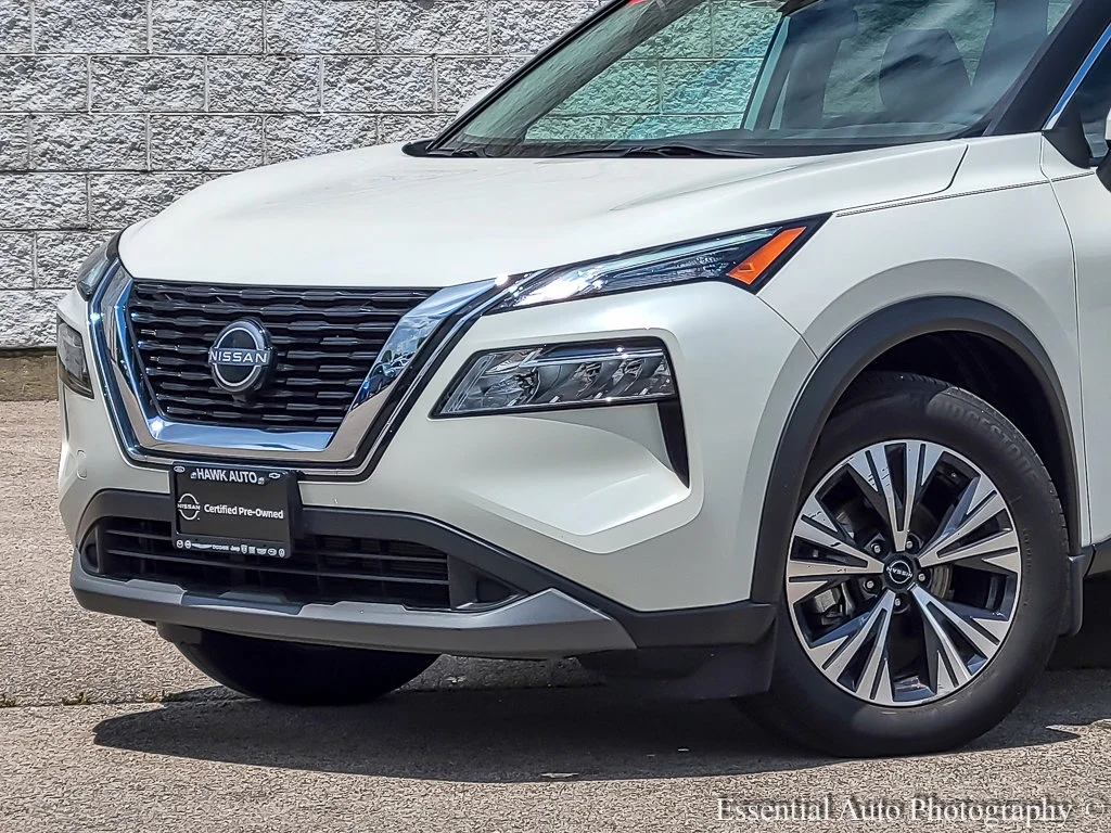 Used 2023 Pearl White Tricoat Nissan SV image 2