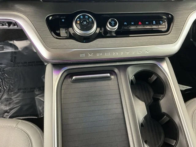 Used 2025 White Ford Platinum image 21