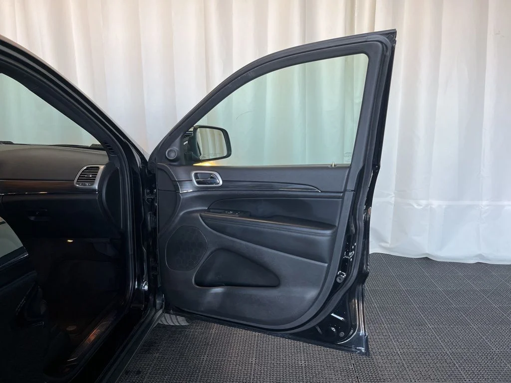 Used 2022 Black Jeep Limited image 19