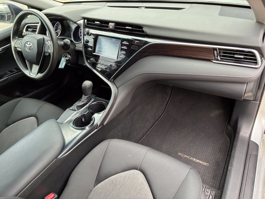 Used 2018 Silver Toyota LE image 31