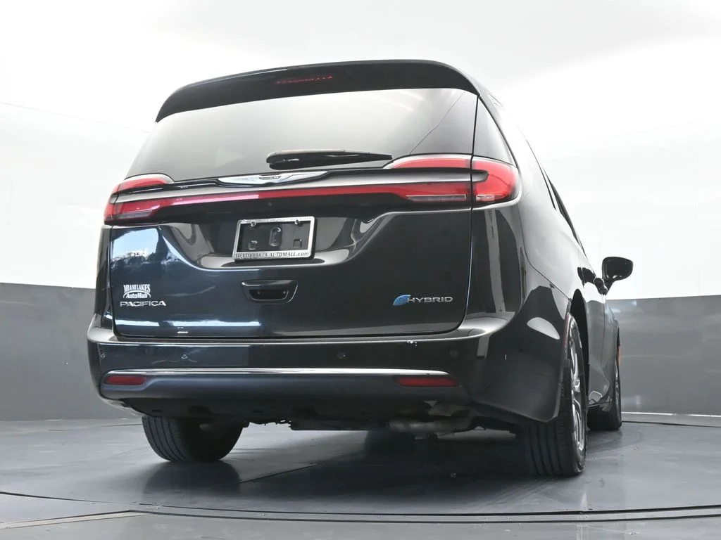 Used 2023 Brilliant Black Crystal Pearlcoat Chrysler Touring L image 59