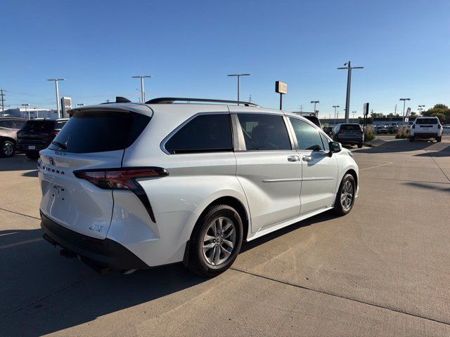 Used 2022 Beige Toyota XLE image 5