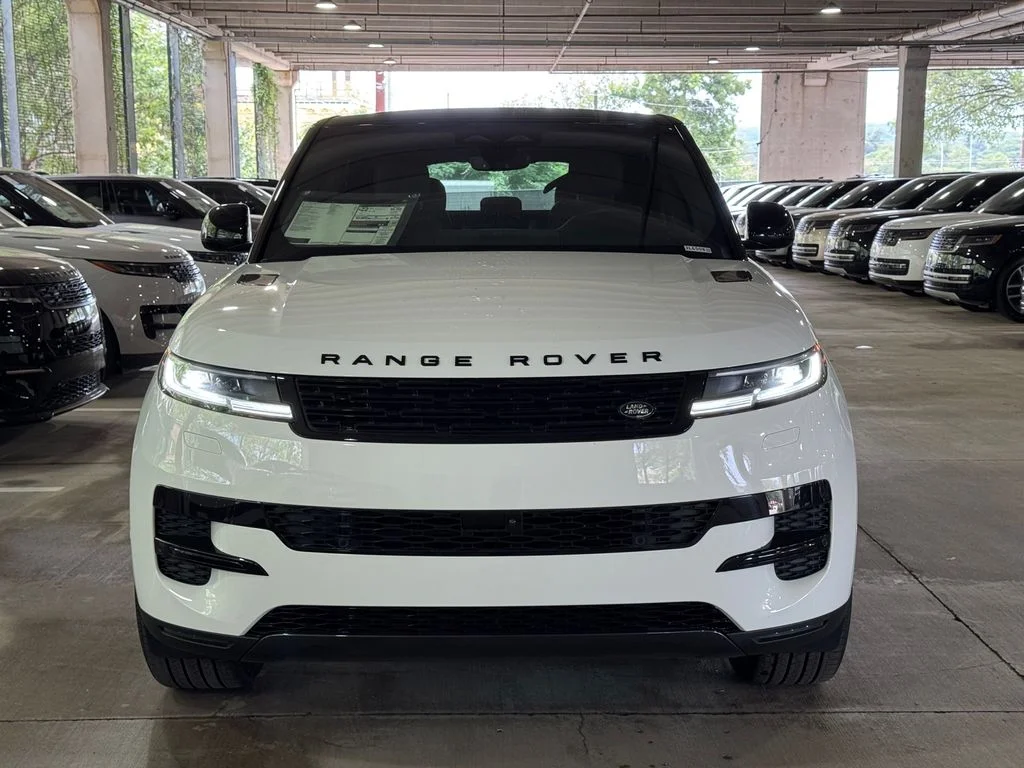New 2026 Fuji White Land Rover SE image 3