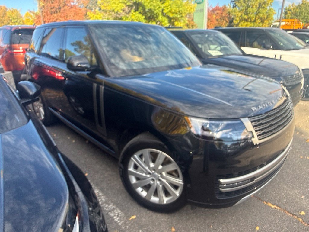 Used 2025 Black Land Rover SE image 1