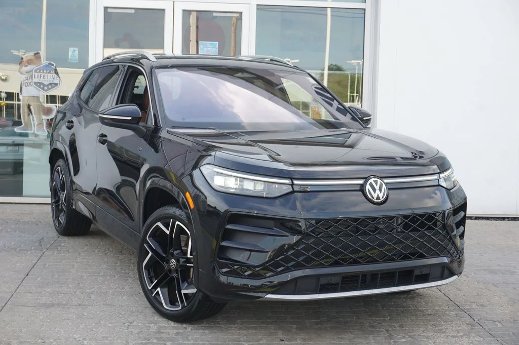 Certified Used 2025 Black Volkswagen 2.0T SEL R-Line image 7