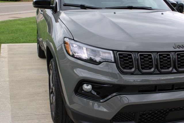 New 2026 Sting-Gray Clearcoat Jeep Limited image 4