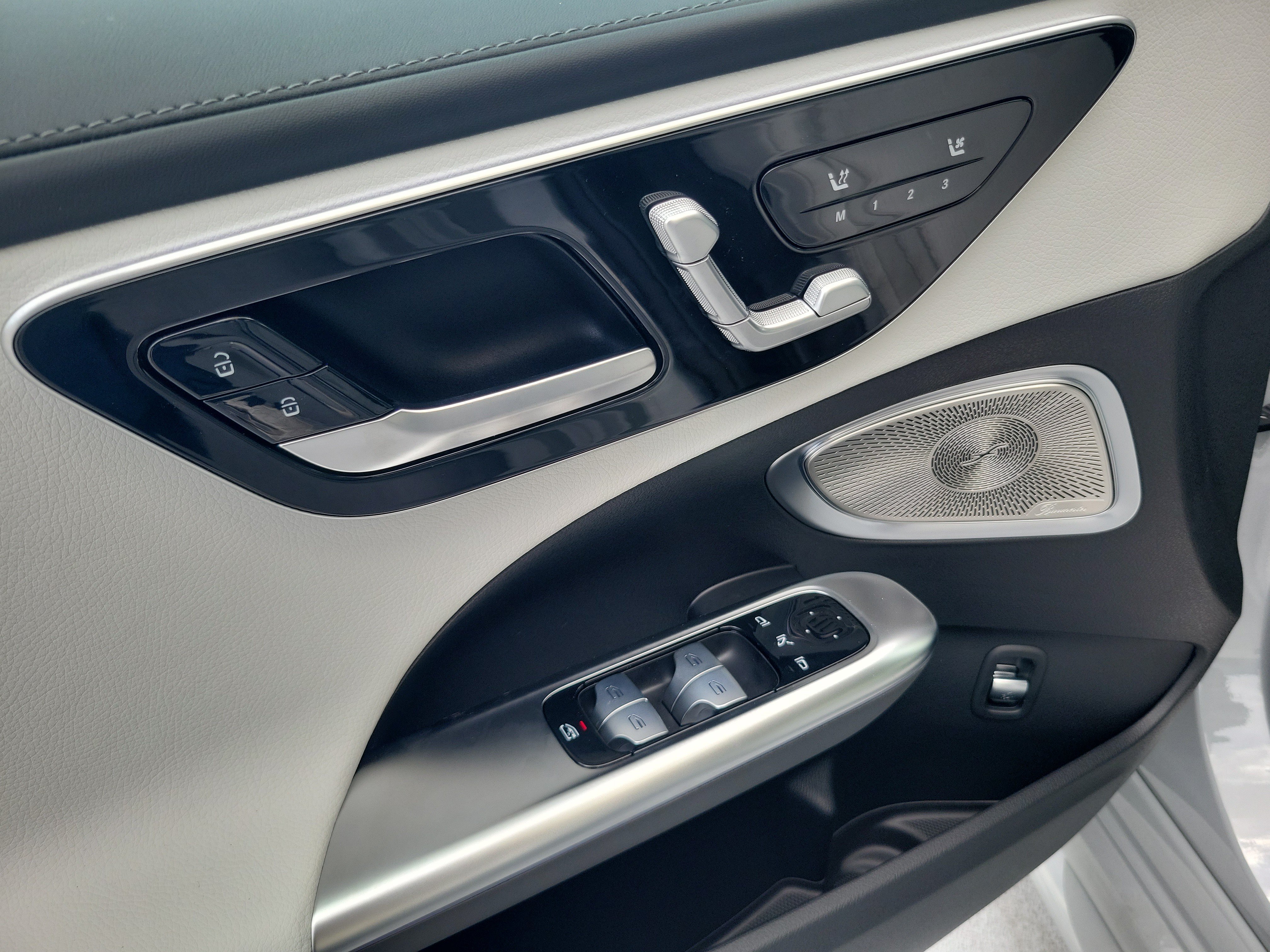 New 2026 MANUFAKTUR Alpine Grey Mercedes-Benz C 300 image 18