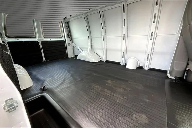 2025 GMC Savana Cargo Work Van - Photo 10