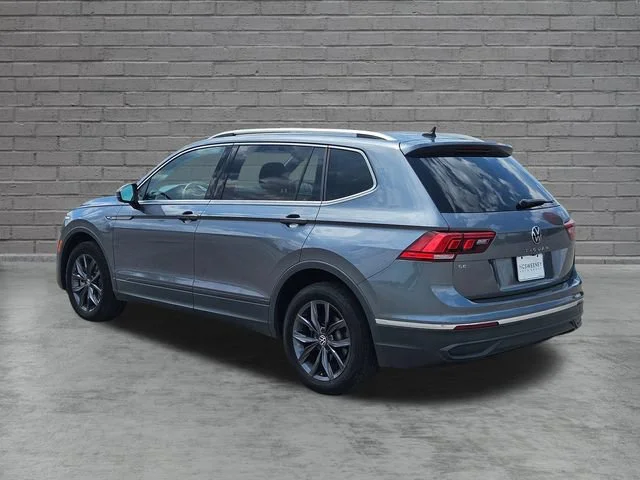 Used 2022 Black Volkswagen SE image 3