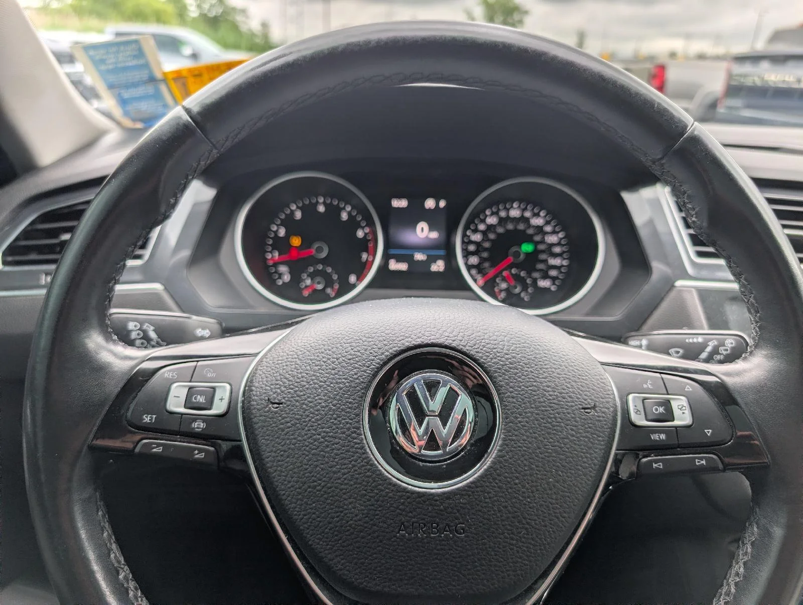 Used 2019  Volkswagen SE image 10