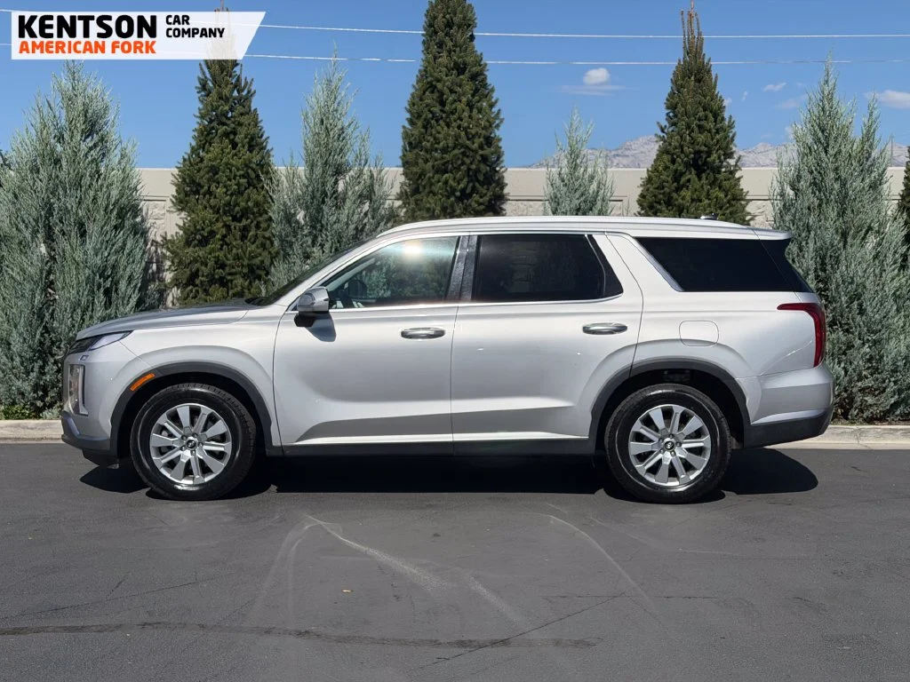 Used 2025 Silver Hyundai SEL image 4