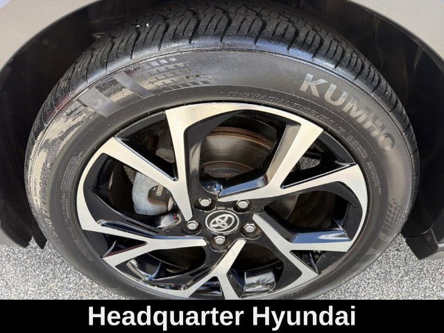 Used 2018 Silver Toyota XLE image 28