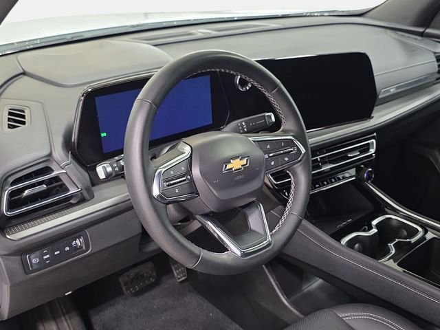 Used 2025 White Chevrolet LT image 16
