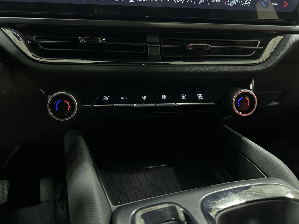 2025 Chevrolet Equinox EV RS - Photo 17