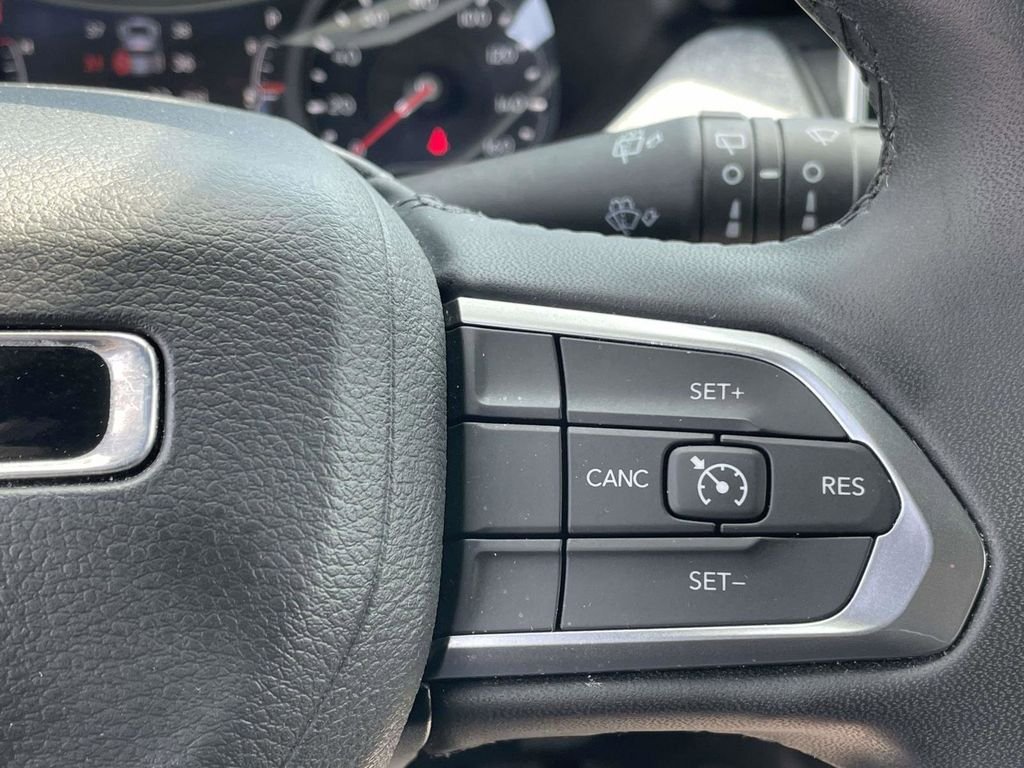 Used 2024 White Jeep Latitude image 20