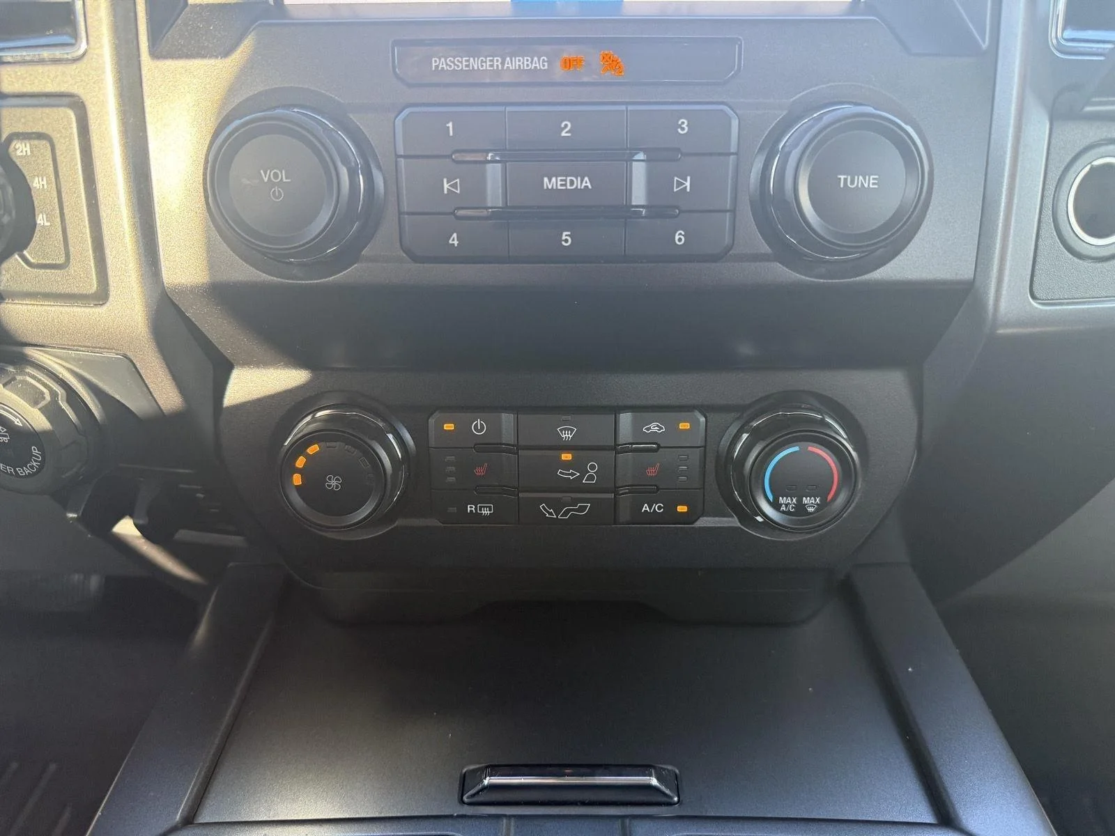 Used 2019 Oxford White Ford XLT image 27