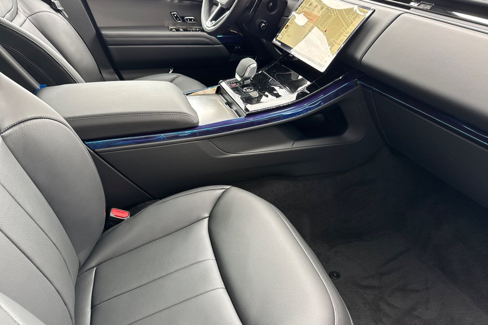 New 2026 Varesine Blue Land Rover SE image 17