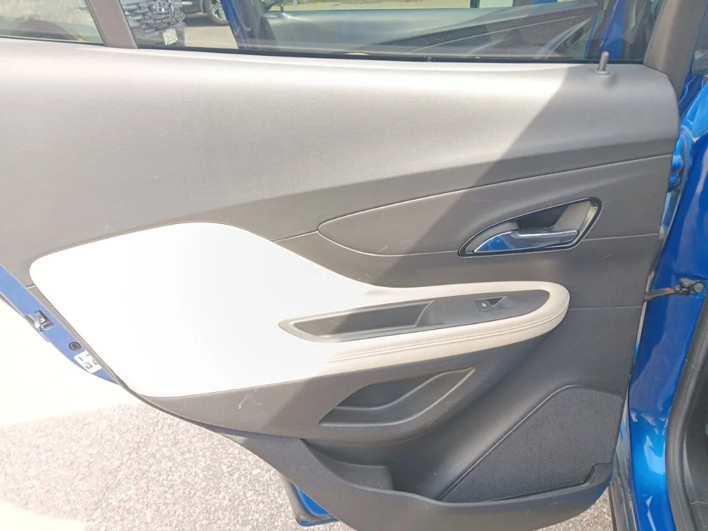 Used 2018 Brilliant Blue Metallic Buick Sport Touring image 32