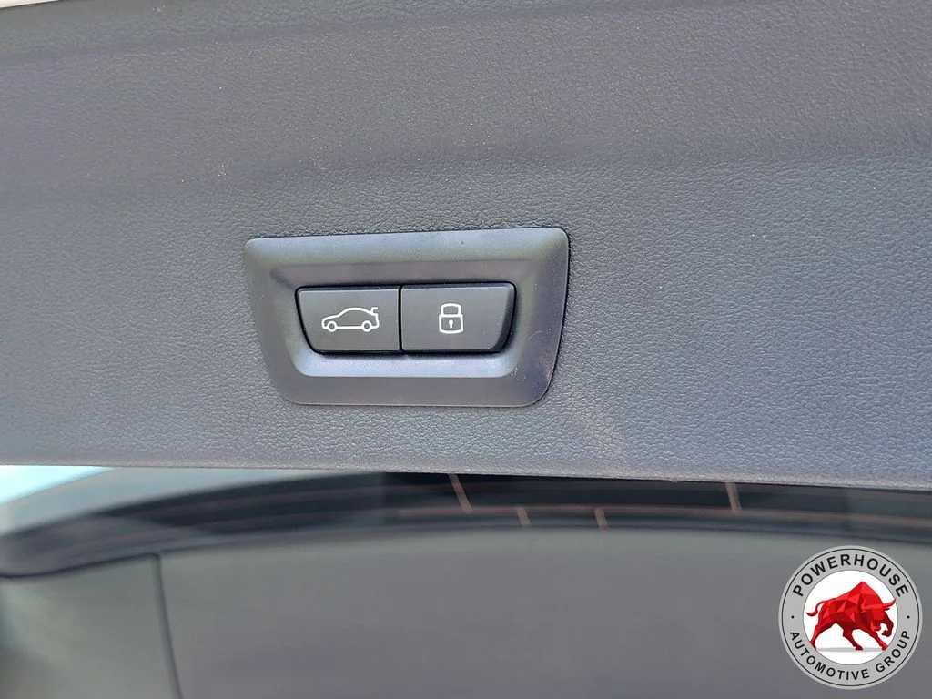 Used 2024 White BMW sDrive30i image 14