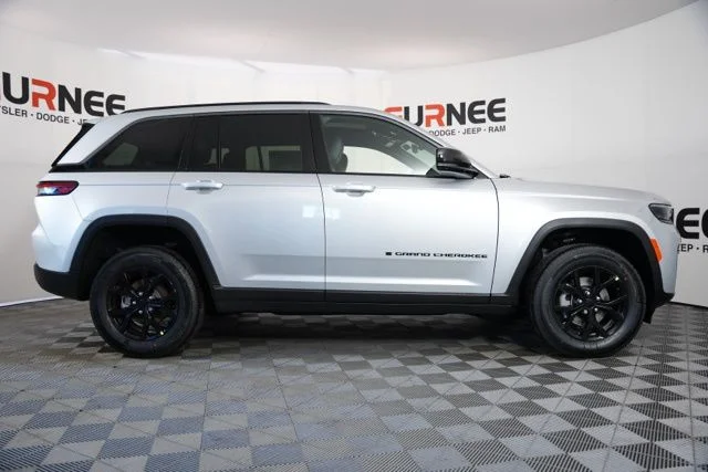New 2026 Silver Zynith Exterior Paint Jeep Altitude image 43
