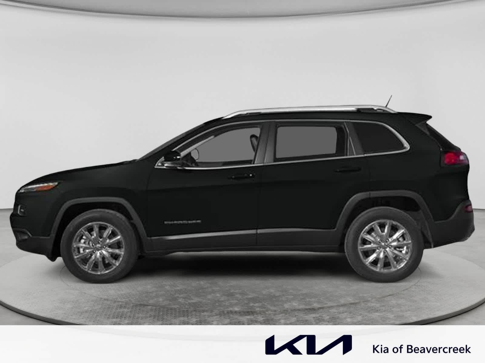 Used 2014 Brilliant Black Crystal Pearlcoat Jeep Latitude image 3
