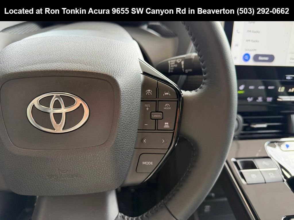 Used 2023 Wind Chill Pearl w/Black Roof Toyota Limited image 17