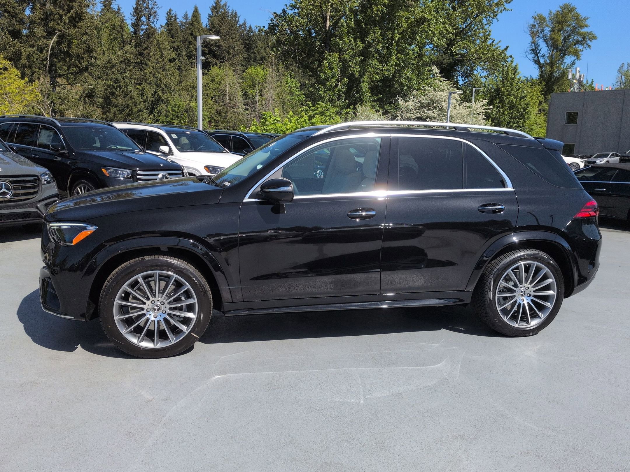 New 2026 Obsidian Black Metallic Mercedes-Benz GLE 350 image 41