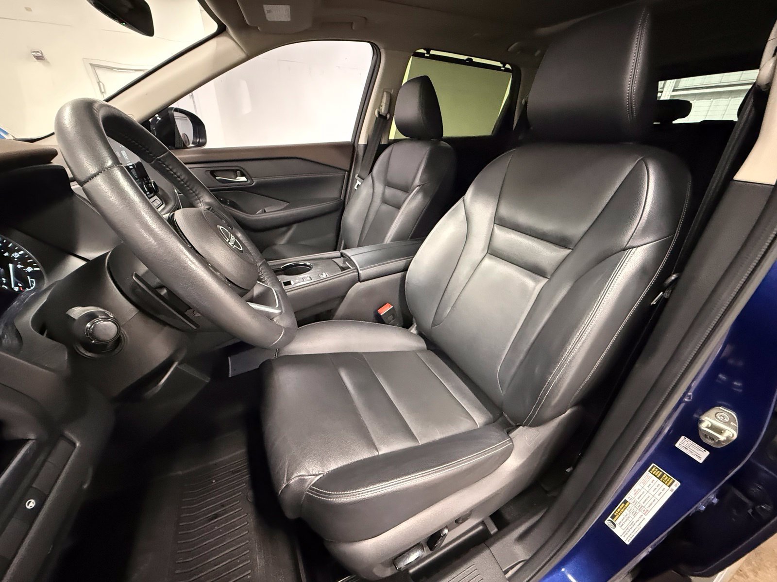 Used 2023 Blue Nissan SL image 19