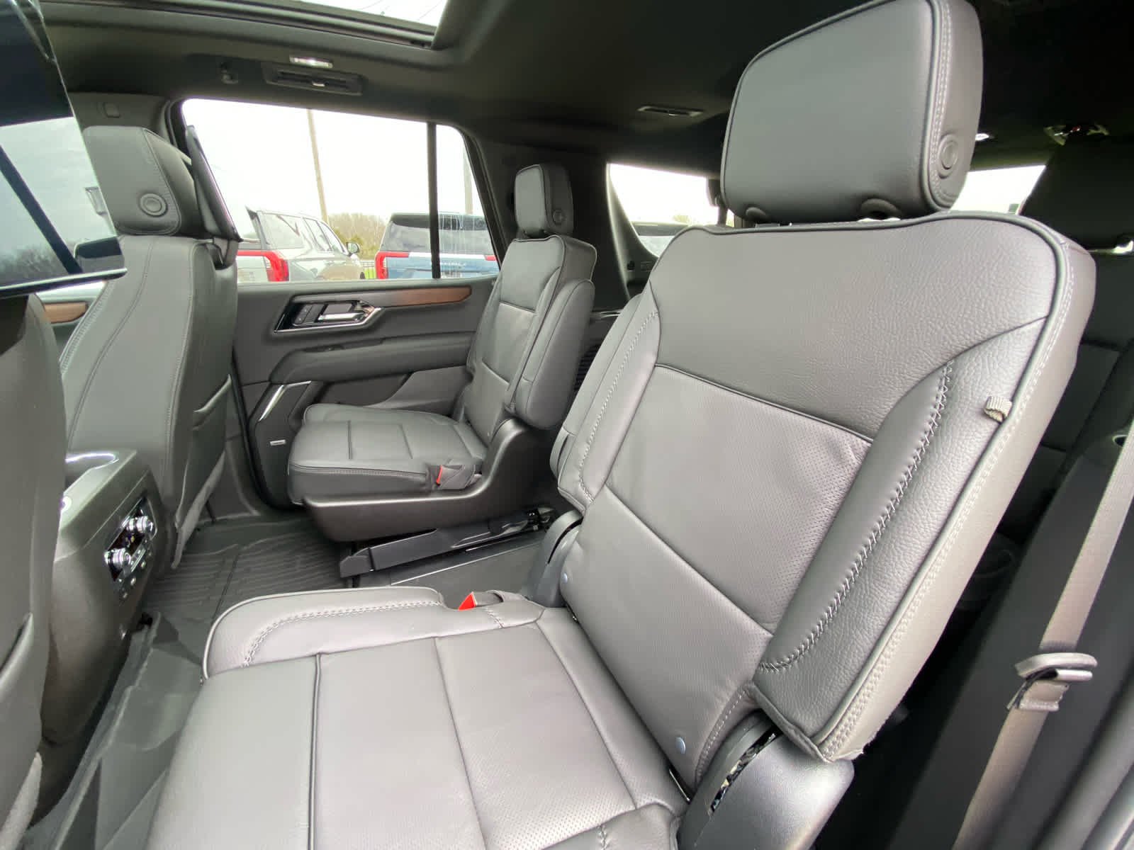 2026 GMC Yukon Denali - Photo 27