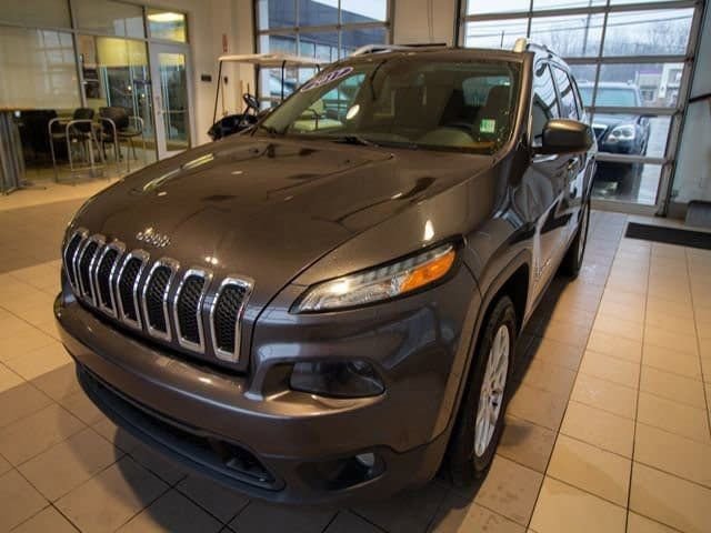 Used 2017 Jeep Cherokee Latitude with VIN 1C4PJMCB3HW569059 for sale in Davison, MI