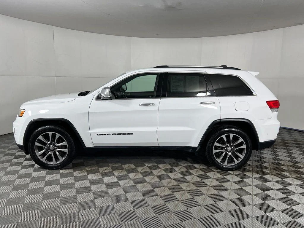 Used 2018 Bright White Clearcoat Jeep Limited image 12