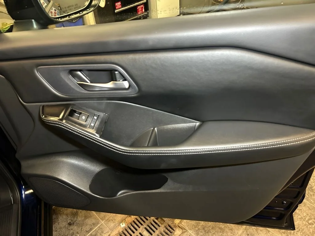 Used 2025 Deep Ocean Blue Pearl Nissan SV image 17