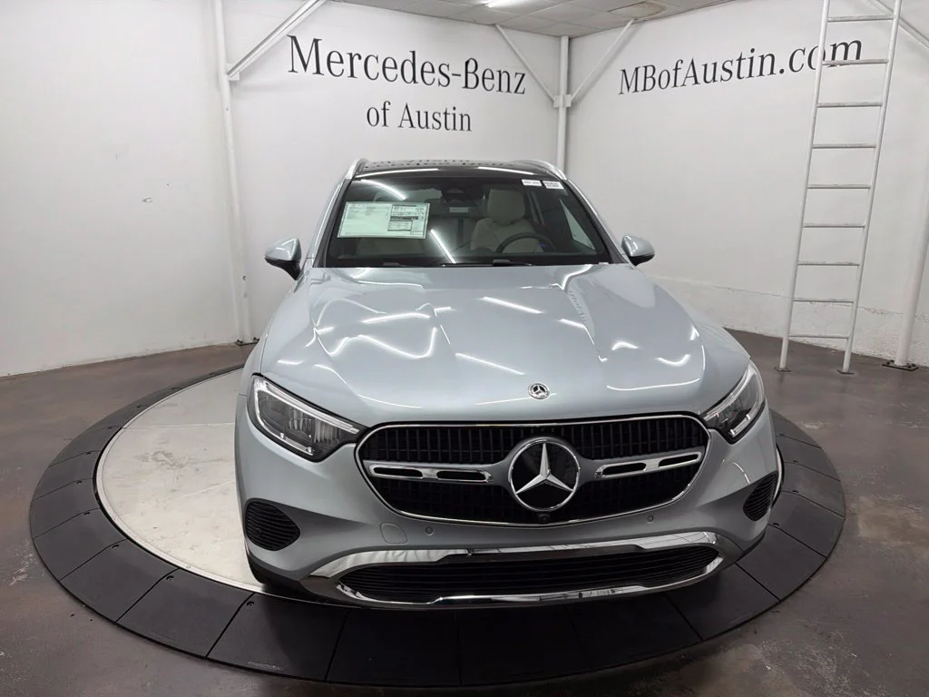 New 2027 Silver Mercedes-Benz GLC 300 image 2