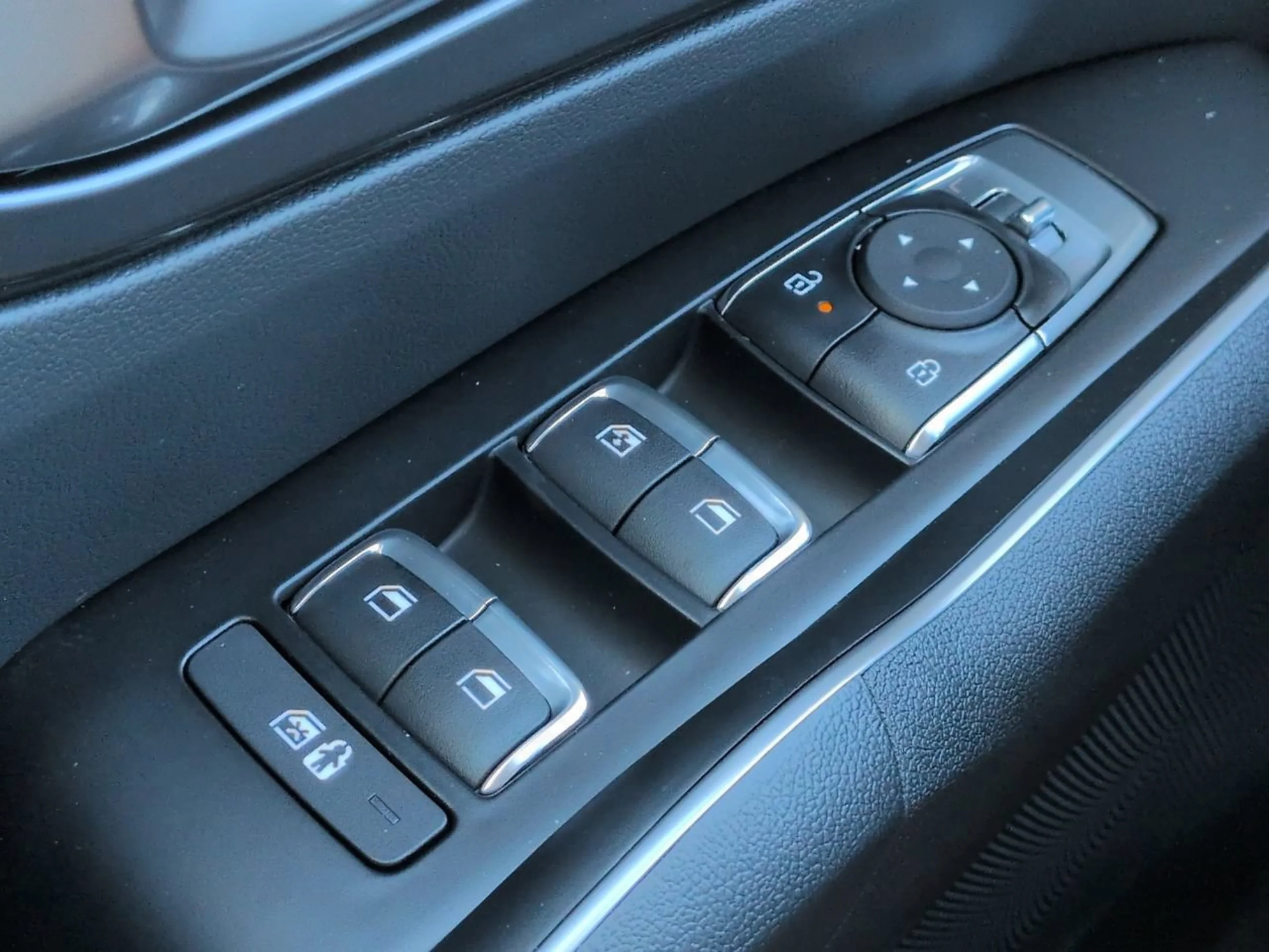 New 2026 Ivory Silver Kia S image 18