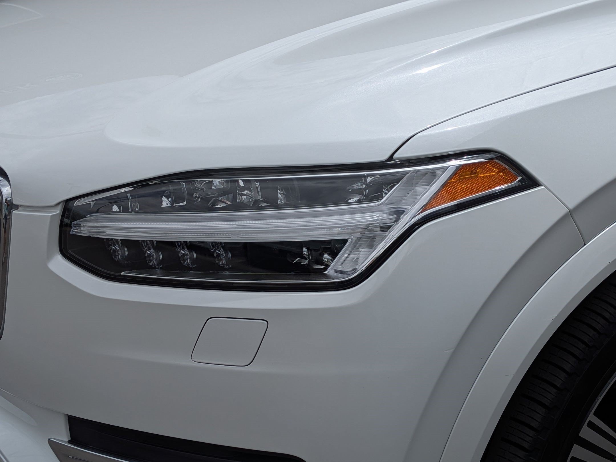 Certified Used 2023 Crystal White Volvo Ultimate image 10