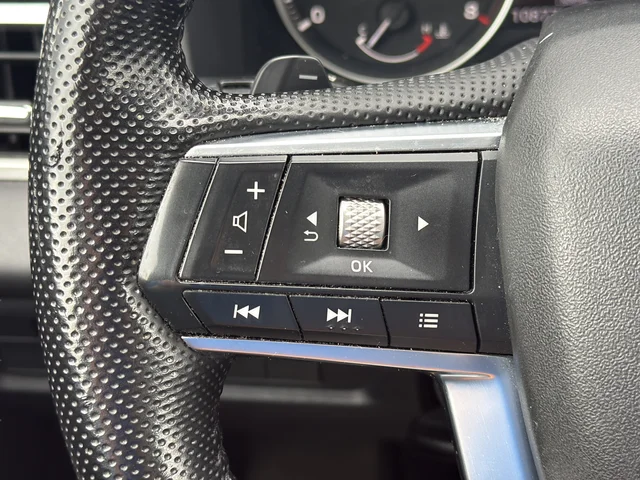 Used 2022 Black Mitsubishi SE image 19