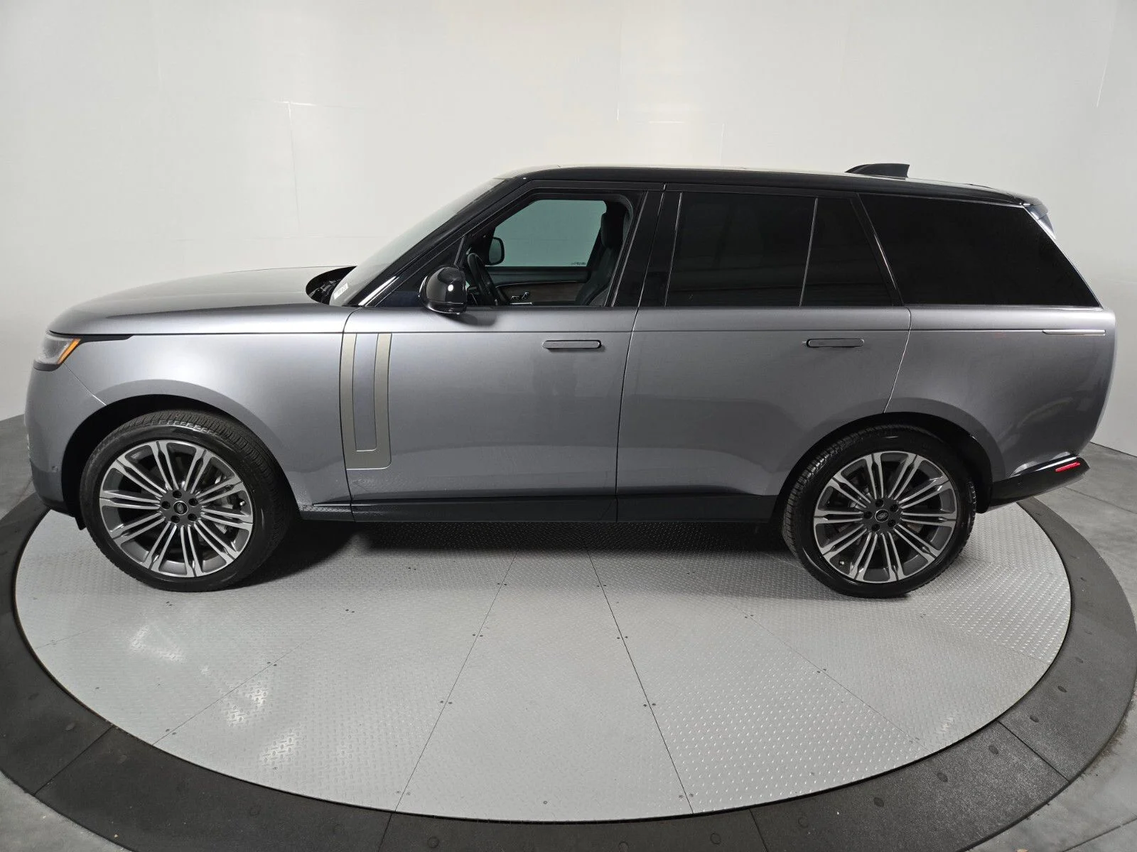 Used 2023 Eiger Gray Metallic Land Rover SE image 33