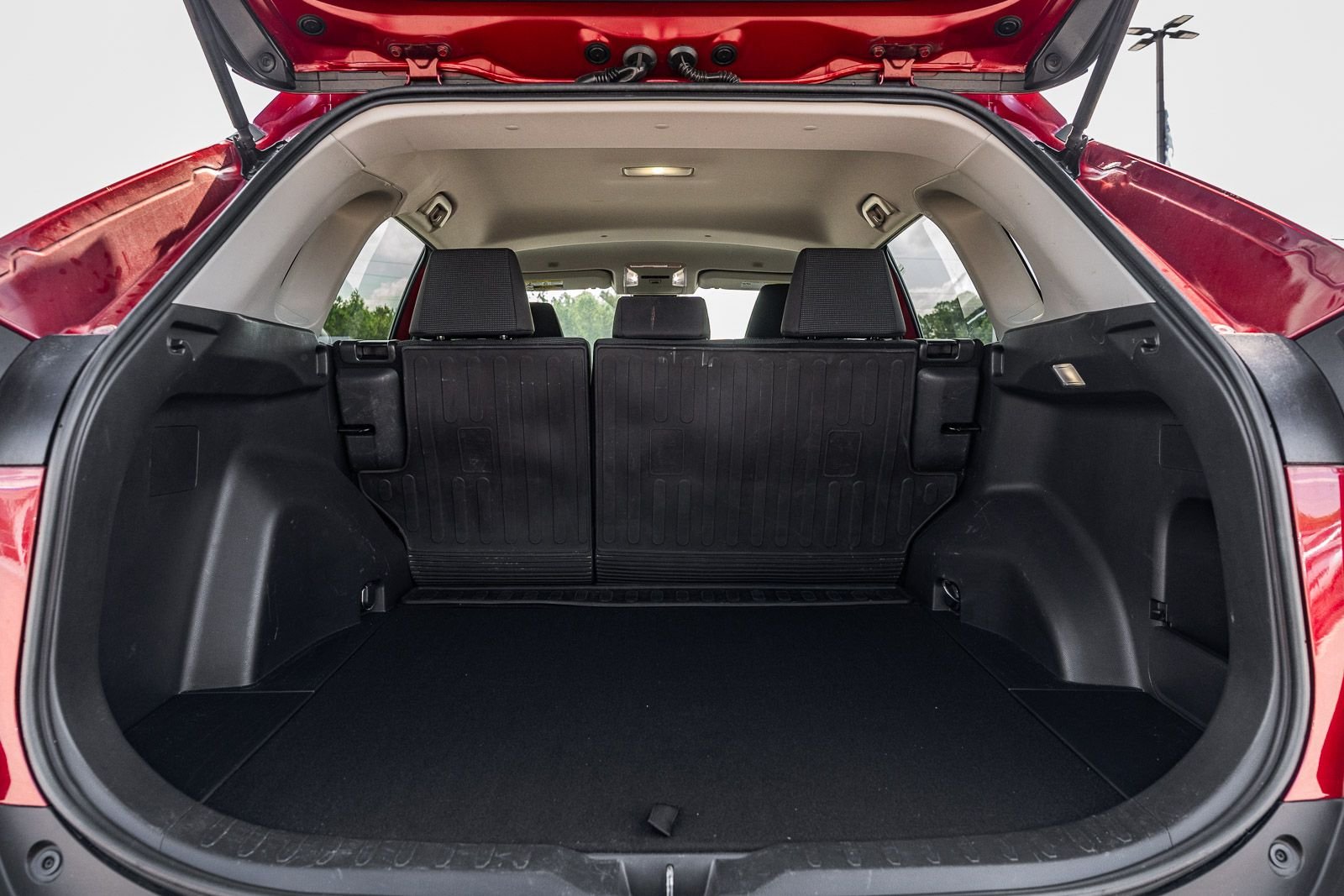 2023 Toyota RAV4 LE - Photo 15