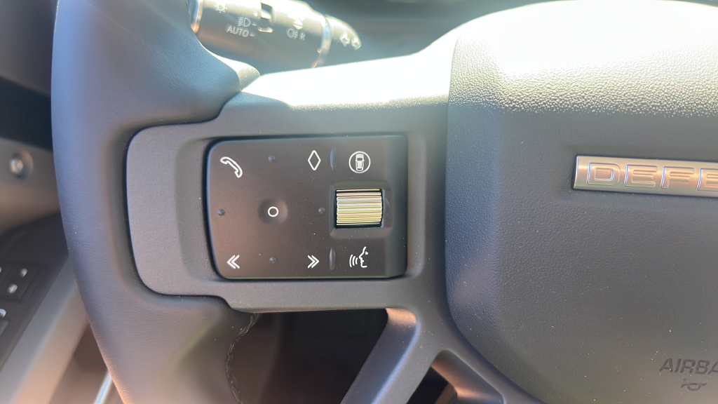 New 2026 Santorini Black LAND ROVER X-Dynamic SE image 30