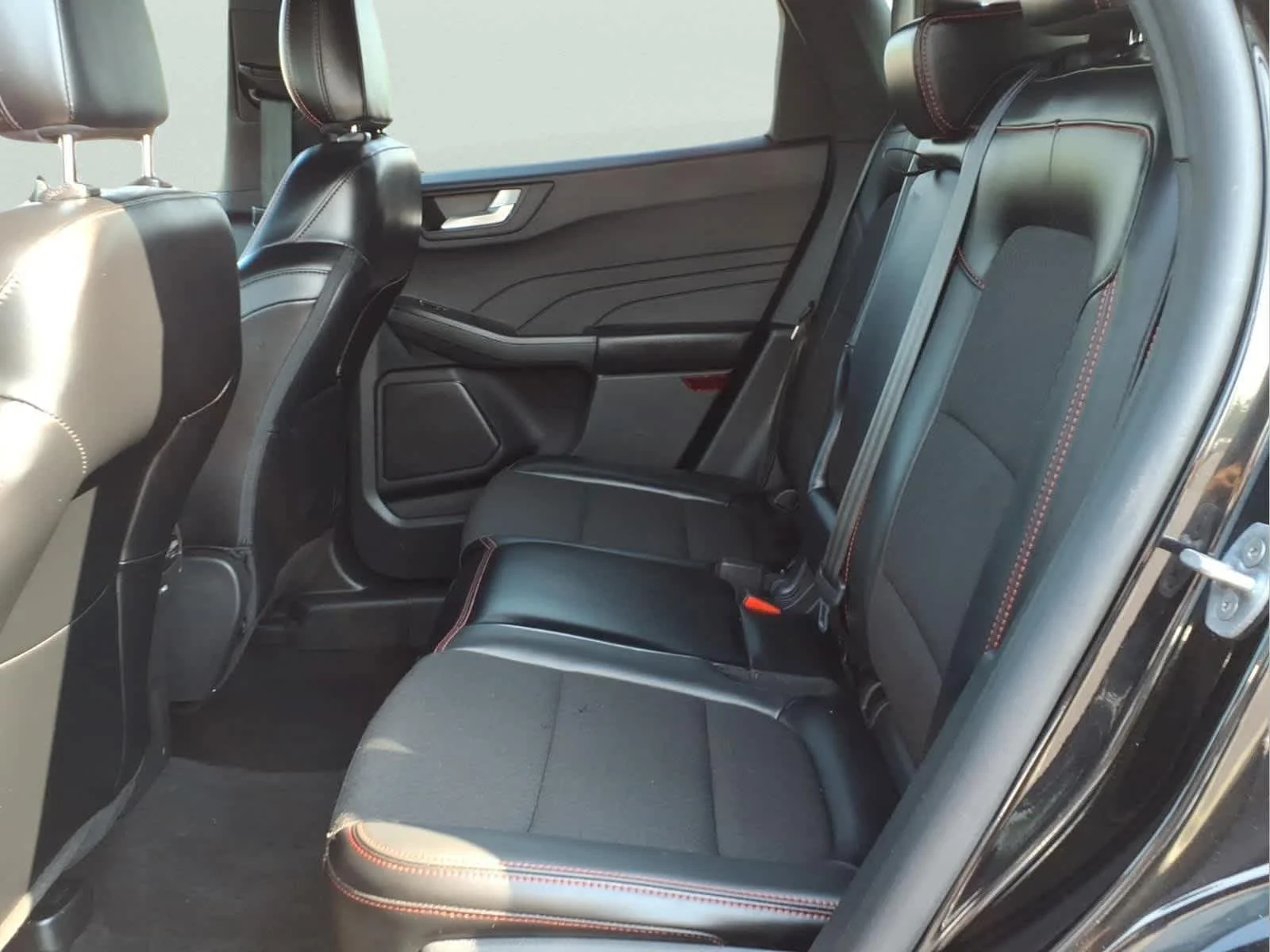 Used 2025 Agate Black Metallic Ford ST-Line Select image 29