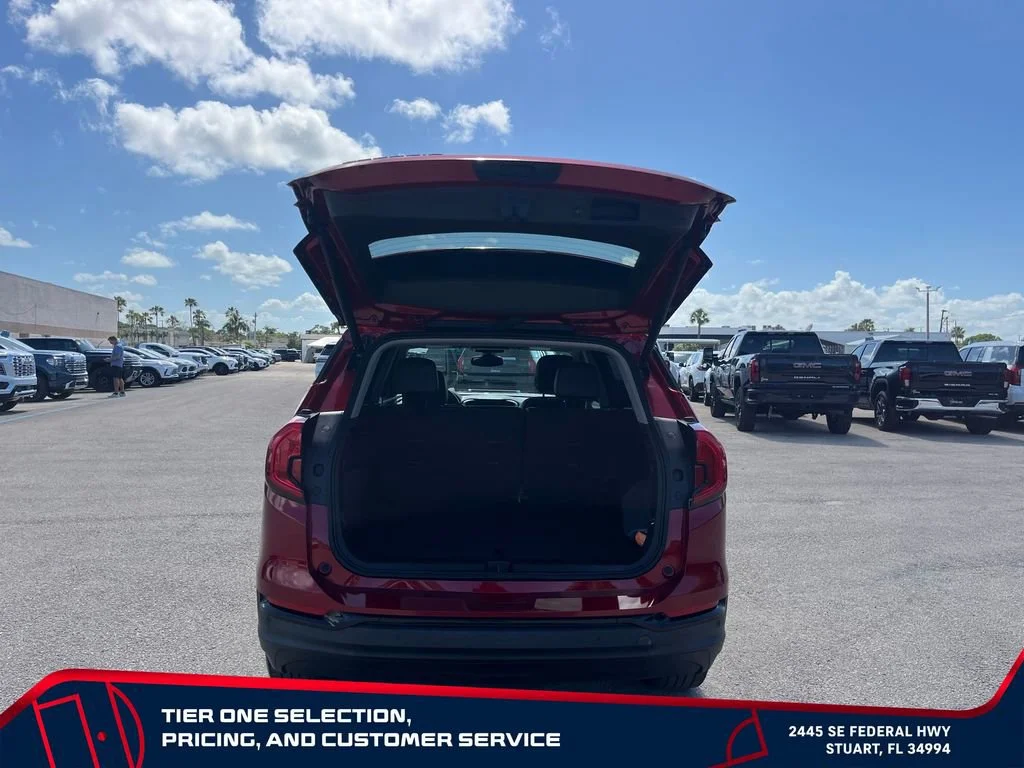 Used 2023 Volcanic Red Tintcoat GMC SLT image 16