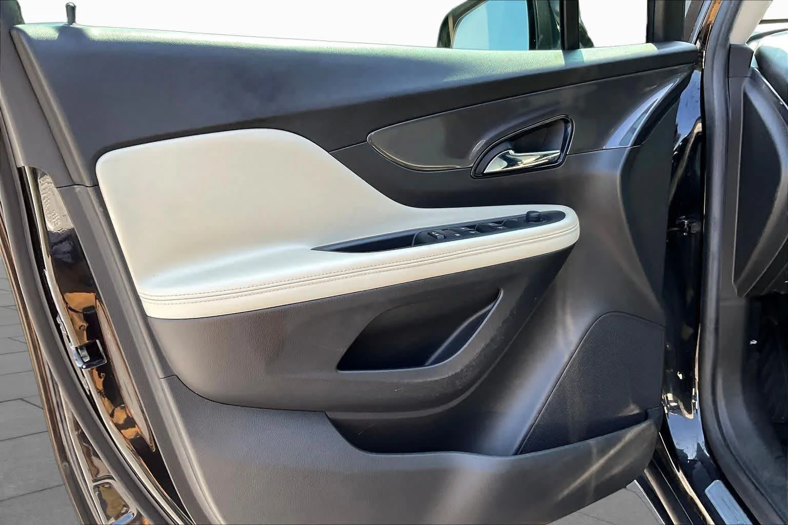 Used 2019 Ebony Twilight Metallic Buick Preferred image 21