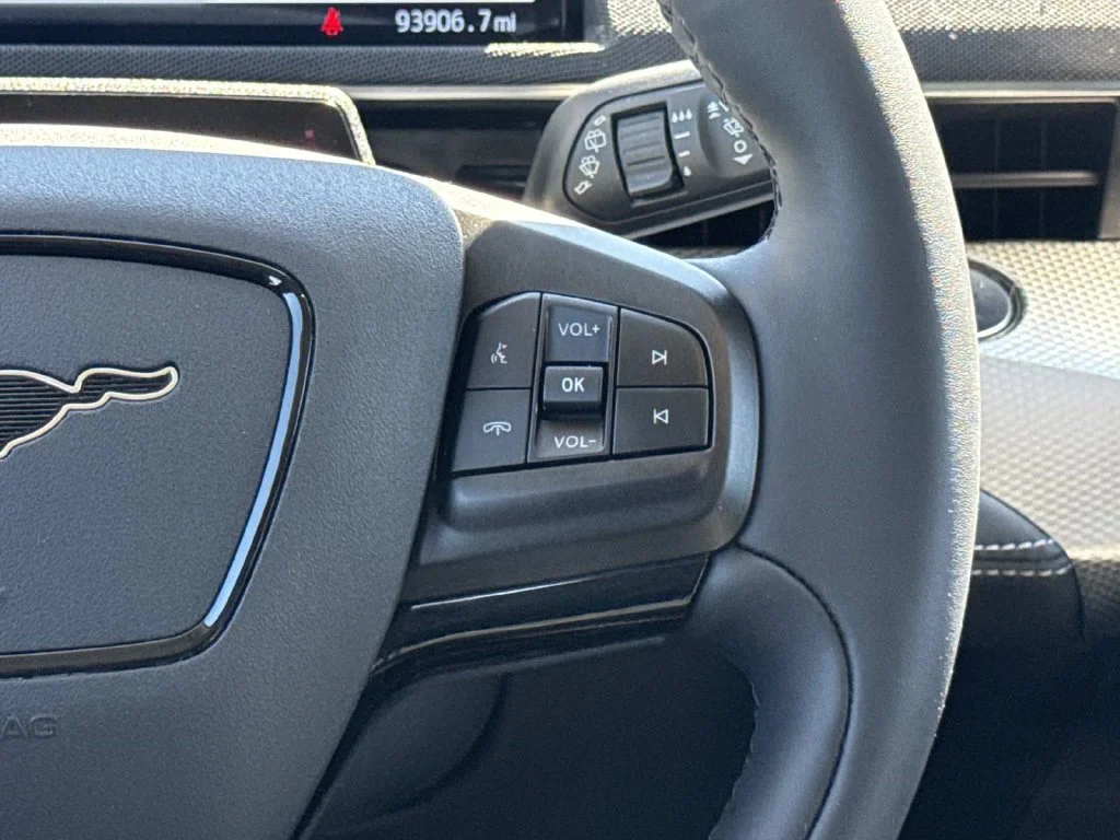 Used 2022 Orange Ford Select image 14