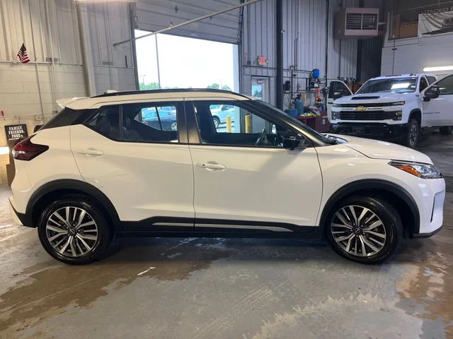 Used 2024 White Nissan SR image 6